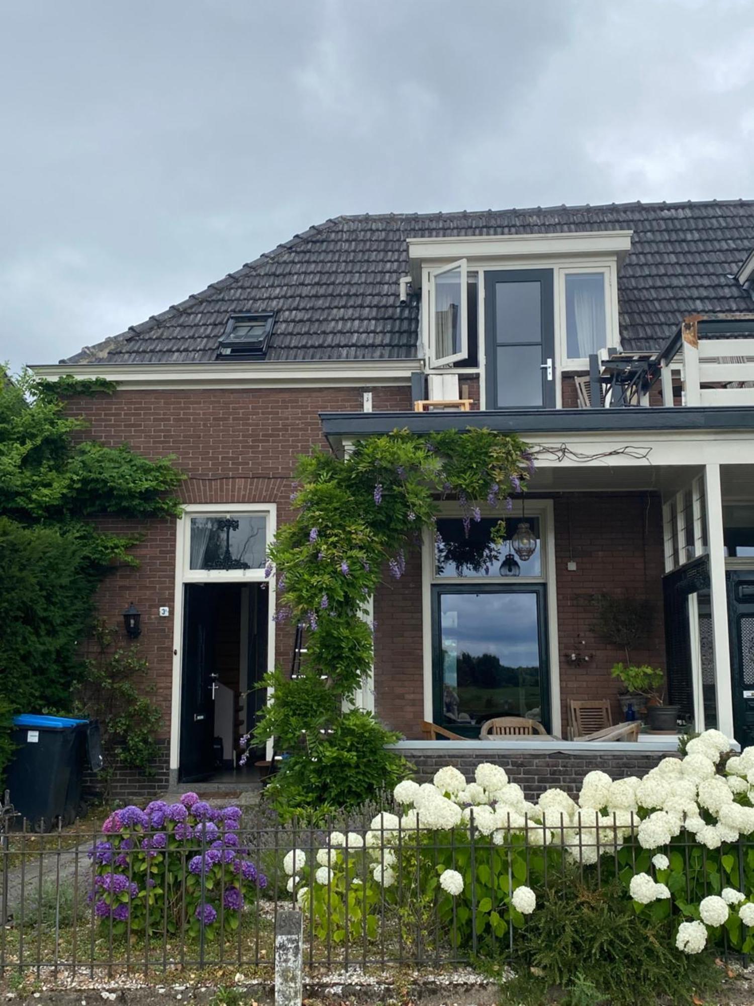 דירן Huis Met De Leeuwenkoppen מראה חיצוני תמונה